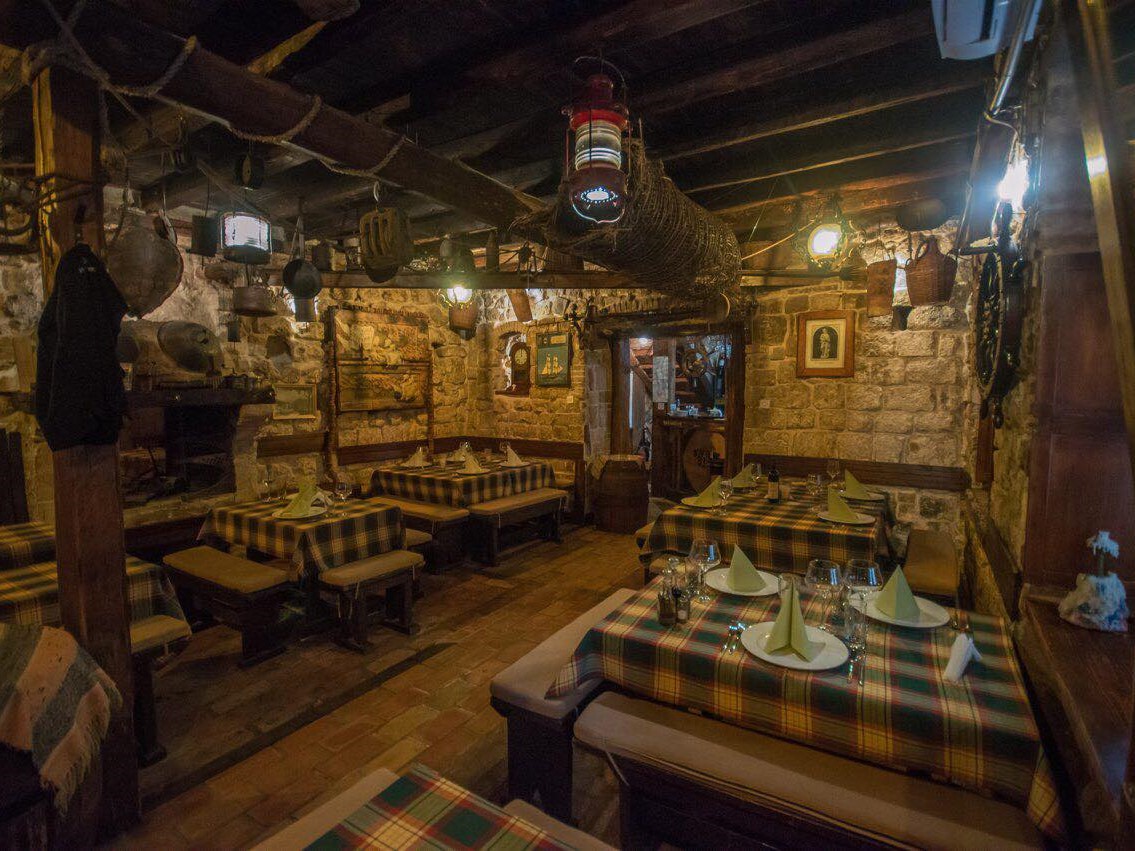 taverns kotor eat and drink